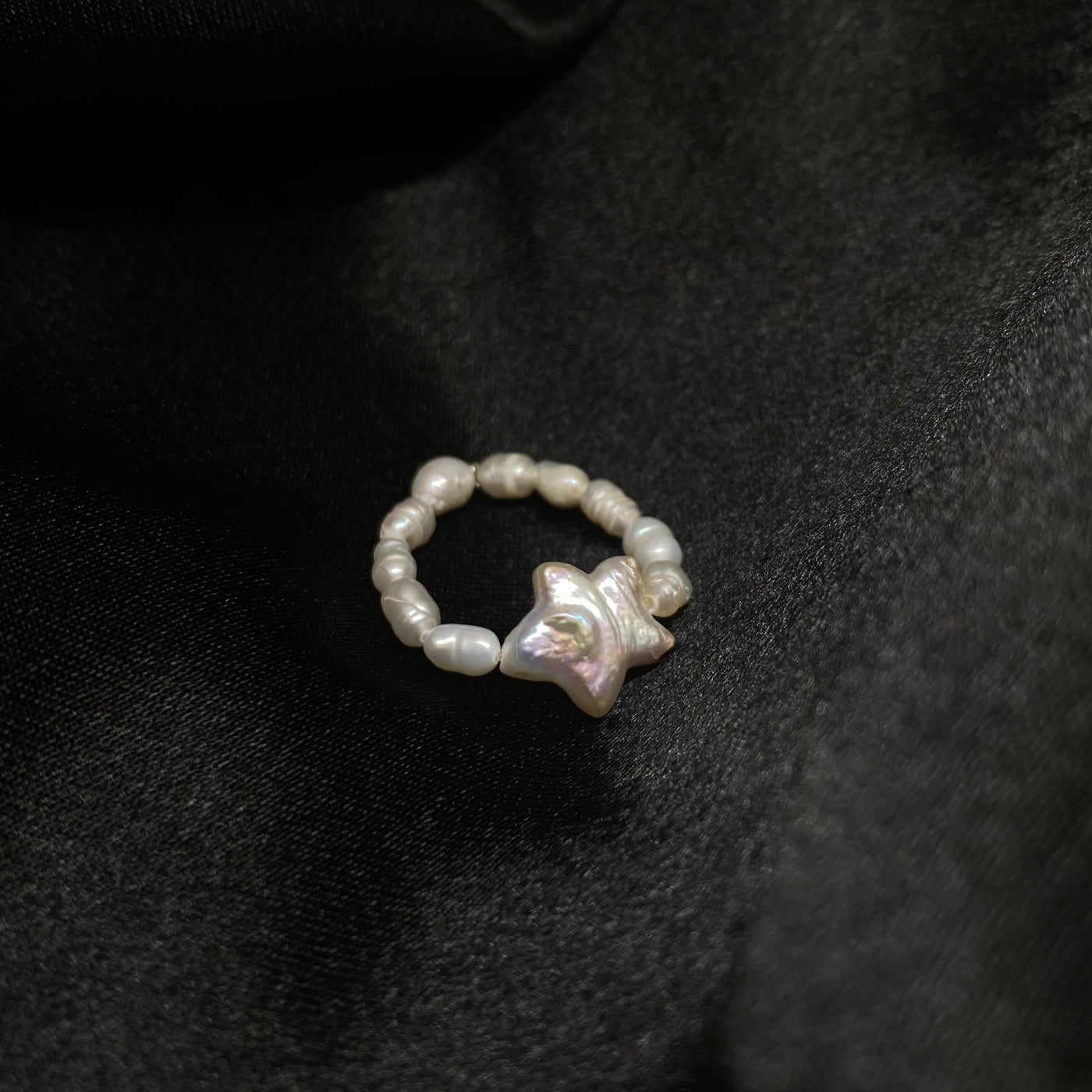 Anillo Jenna de perlas con perla en forma de Estrella.
