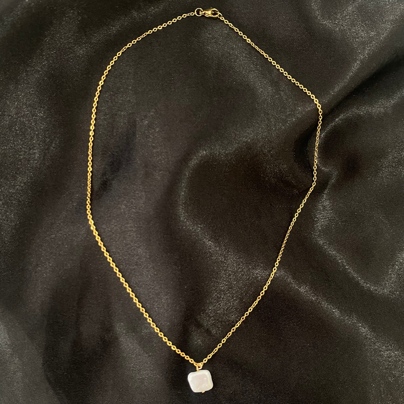 Collar Esterlina con perla barroca y cadena de chapa de oro