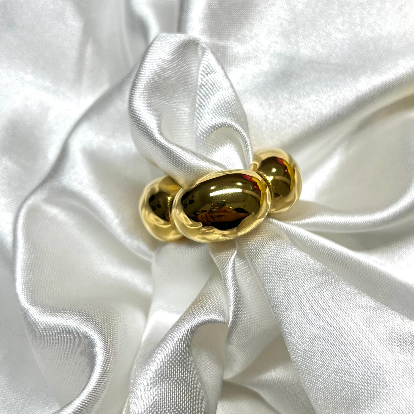 Anillo Florencia chunky en forma de flor de acero inoxidable con baño de oro de 18 k