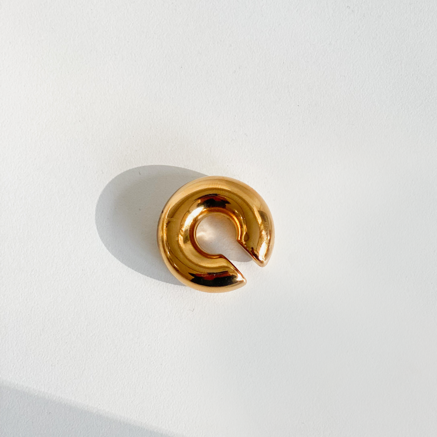 Ear cuff Carolina chunky liso dorado de acero inoxidable - AMATINA Joyería