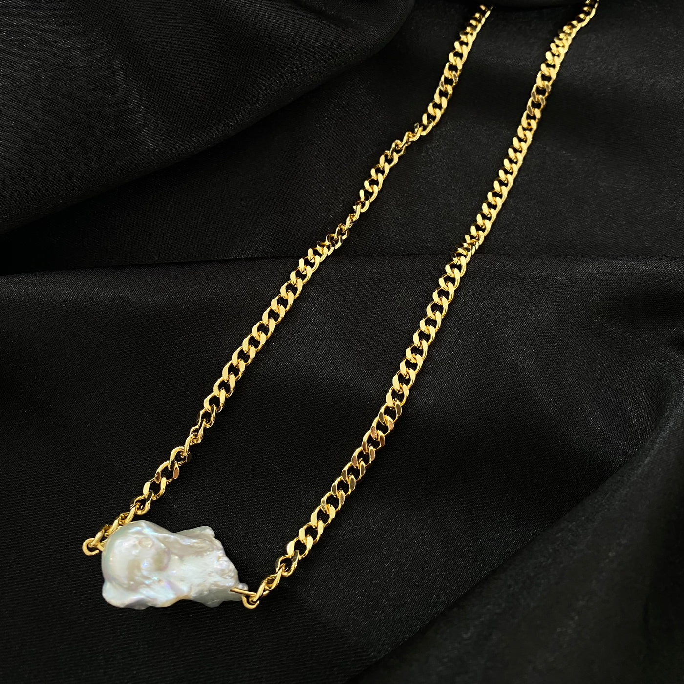 Collar Gabriela de oro laminado con perla