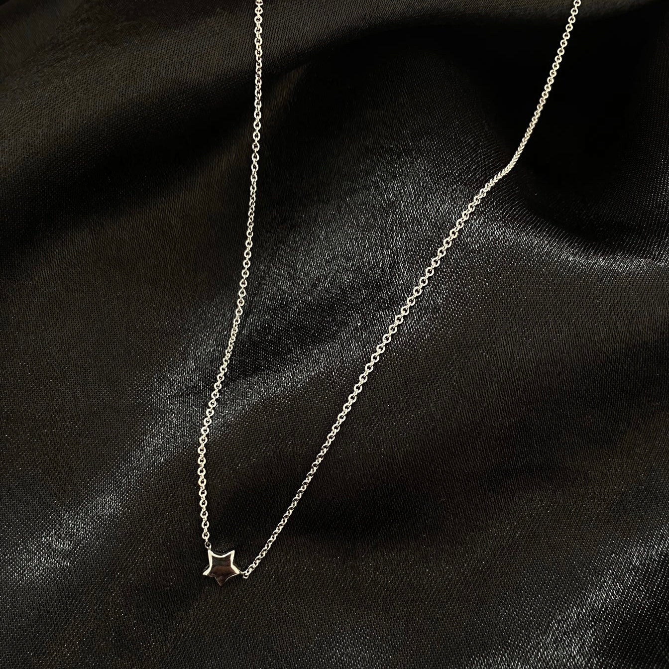 Collar Celina de plata con baño de rodio