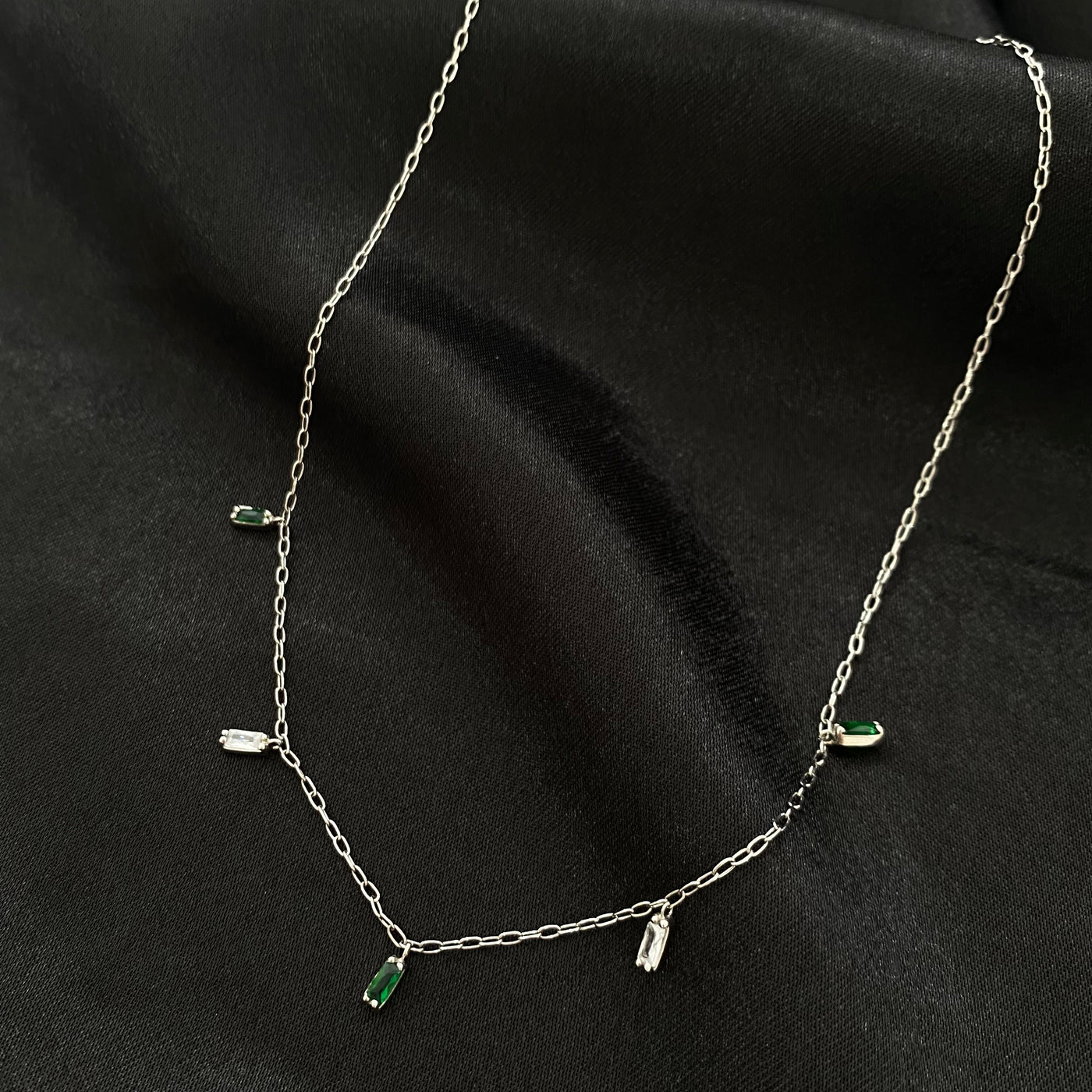Collar Emely Plata con baño de rodio