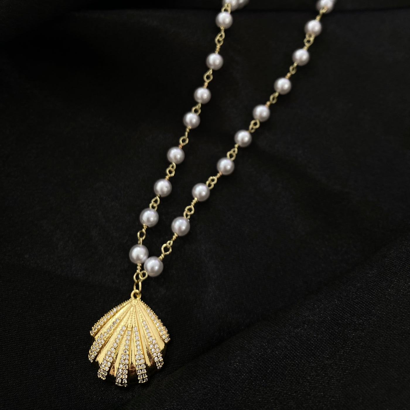 Collar Nayeli de oro laminado con perlas