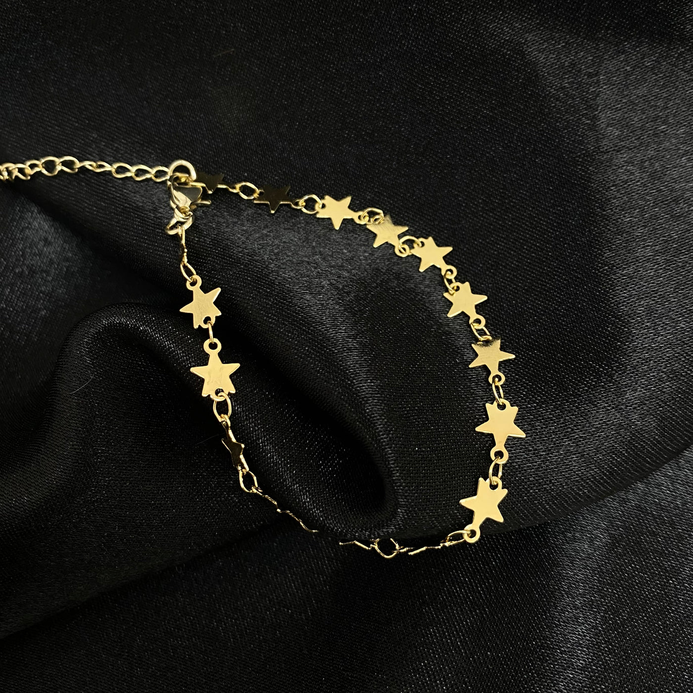Pulsera Estelar con figuras de estrella de oro laminado de 18K