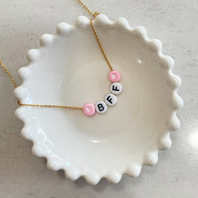 Collar Mejores Amigas 'BFF' con cadena de chapa de oro de 18K