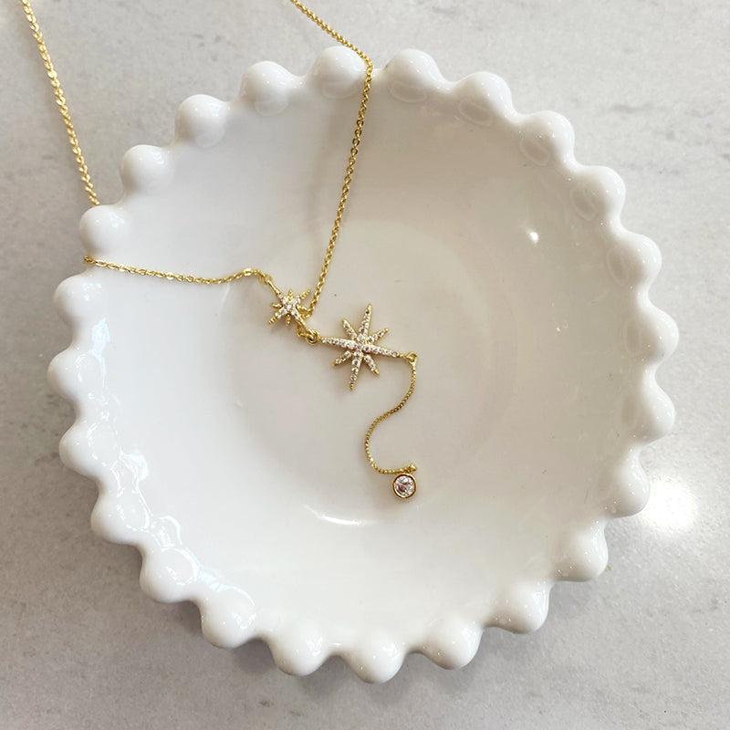 Collar Marisol con doble estrella de zirconias tipo corbatín de oro laminado de 18K