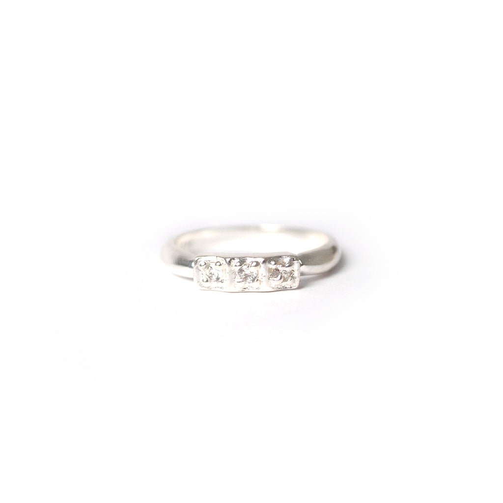 Anillo Camila con zirconias de plata .925 - AMATINA Joyería