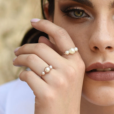 Anillo Capullo triple de plata .925 con perlas Swarovski con chapa de oro de 18K - AMATINA Joyería