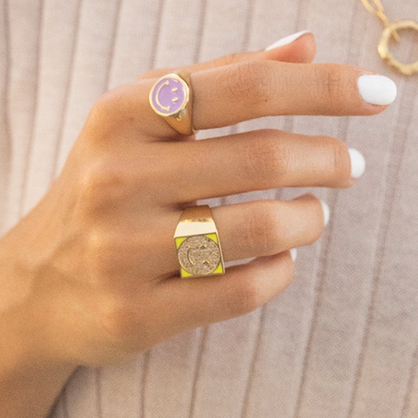 Anillo Happy Face amarillo ajustable con chapa de oro 18K - AMATINA Joyería