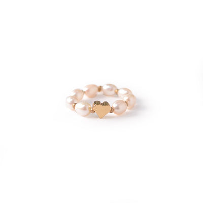 Anillo Laura con perlas de río y corazón de chapa de oro de 18K - AMATINA Joyería