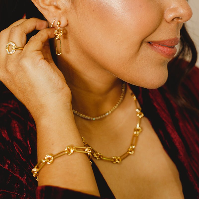 Aretes Roberta con chapa de oro de 18K - AMATINA Joyería