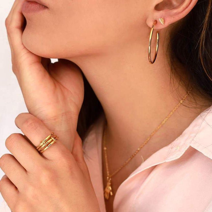 Arracadas Olga aro fino liso con chapa de oro amarillo 18K - AMATINA Joyería