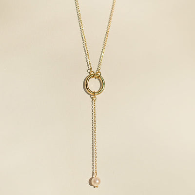 Collar Emily largo con dije de circulo y perla - AMATINA Joyería
