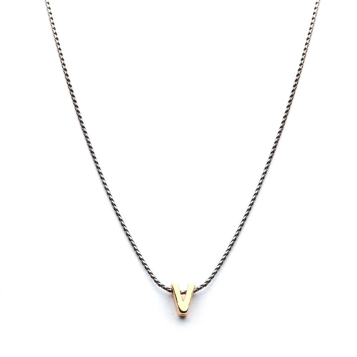 Collar Mundo de Iniciales con cadena bañada en rodio y dije de letra en chapa de oro 24K - AMATINA Joyería