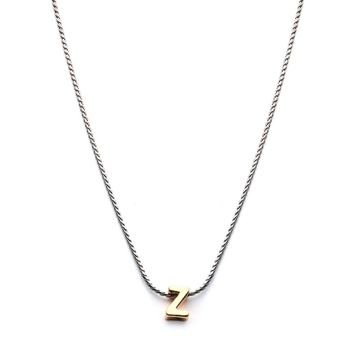 Collar Mundo de Iniciales con cadena bañada en rodio y dije de letra en chapa de oro 24K - AMATINA Joyería