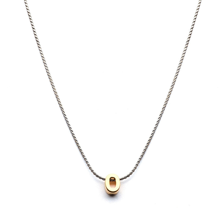 Collar Mundo de Iniciales con cadena bañada en rodio y dije de letra en chapa de oro 24K - AMATINA Joyería