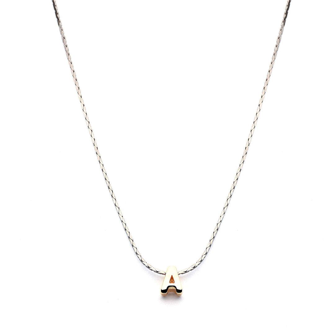 Collar Mundo de Iniciales con cadena bañada en rodio y dije de letra en chapa de oro 24K - AMATINA Joyería