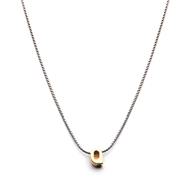 Collar Mundo de Iniciales con cadena bañada en rodio y dije de letra en chapa de oro 24K - AMATINA Joyería
