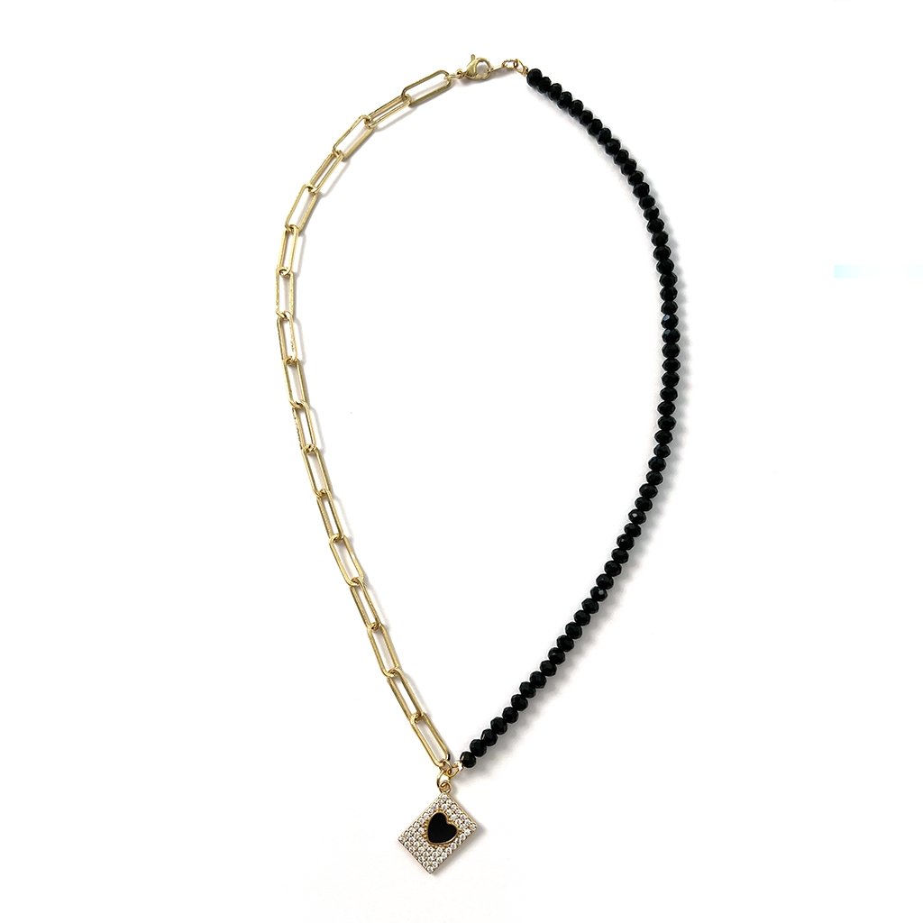 Collar Samantha con dije de pasaporte y zirconias en oro laminado de 18K - AMATINA Joyería