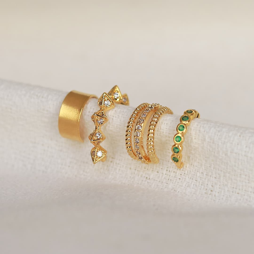 Ear cuff Maru con zirconias con chapado de oro 18K - AMATINA Joyería