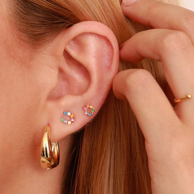 Piercing Carmen de oro de 10K en forma de herradura con zirconias de colores - AMATINA Joyería